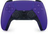 Paarse DualSense controller met zwarte accenten, witte knoppen en iconen.