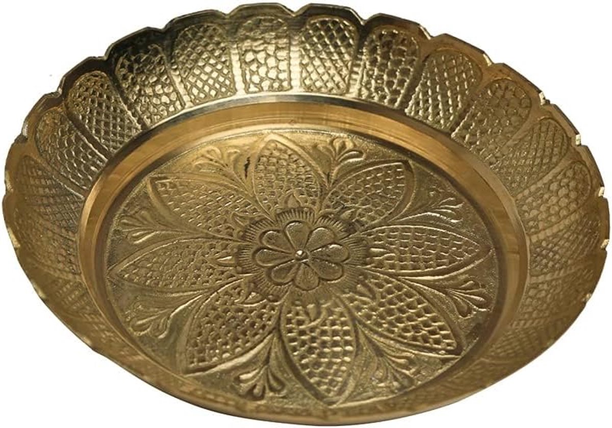 Pooja thali Brass Prasad Plate for Pooja Utensils Nakshi Plate Item Articles for Housewarming Pooja Items Indian Traditional Festival Laxmi Poojan Decorations Home Decor(Size:-6")(Golden)