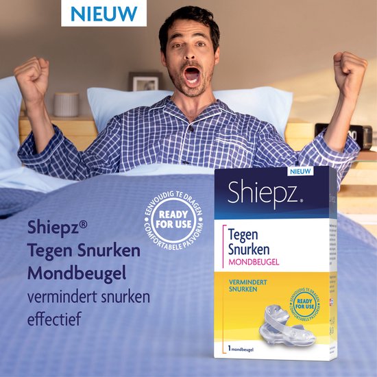 Shiepz Tegen Snurken Mondbeugel. Man in bed met open mond. Blauw geruit pyjama. Vermindert snurken effectief. 1 mondbeugel.