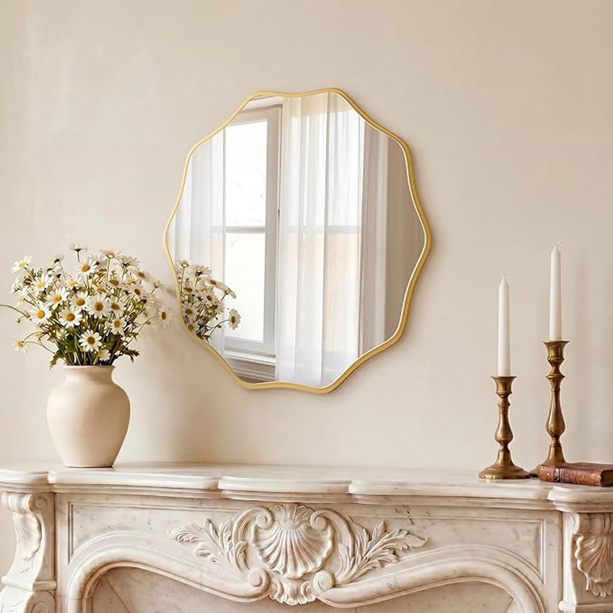 Gouden Ronde Wandspiegel 50 cm - Golvend Houten Frame - Moderne Decoratieve Spiegel - Stijlvolle Badkamerspiegel Voor Slaapkamer Kinderkamer Woonkamer En Entree - Luxe Wanddecoratie