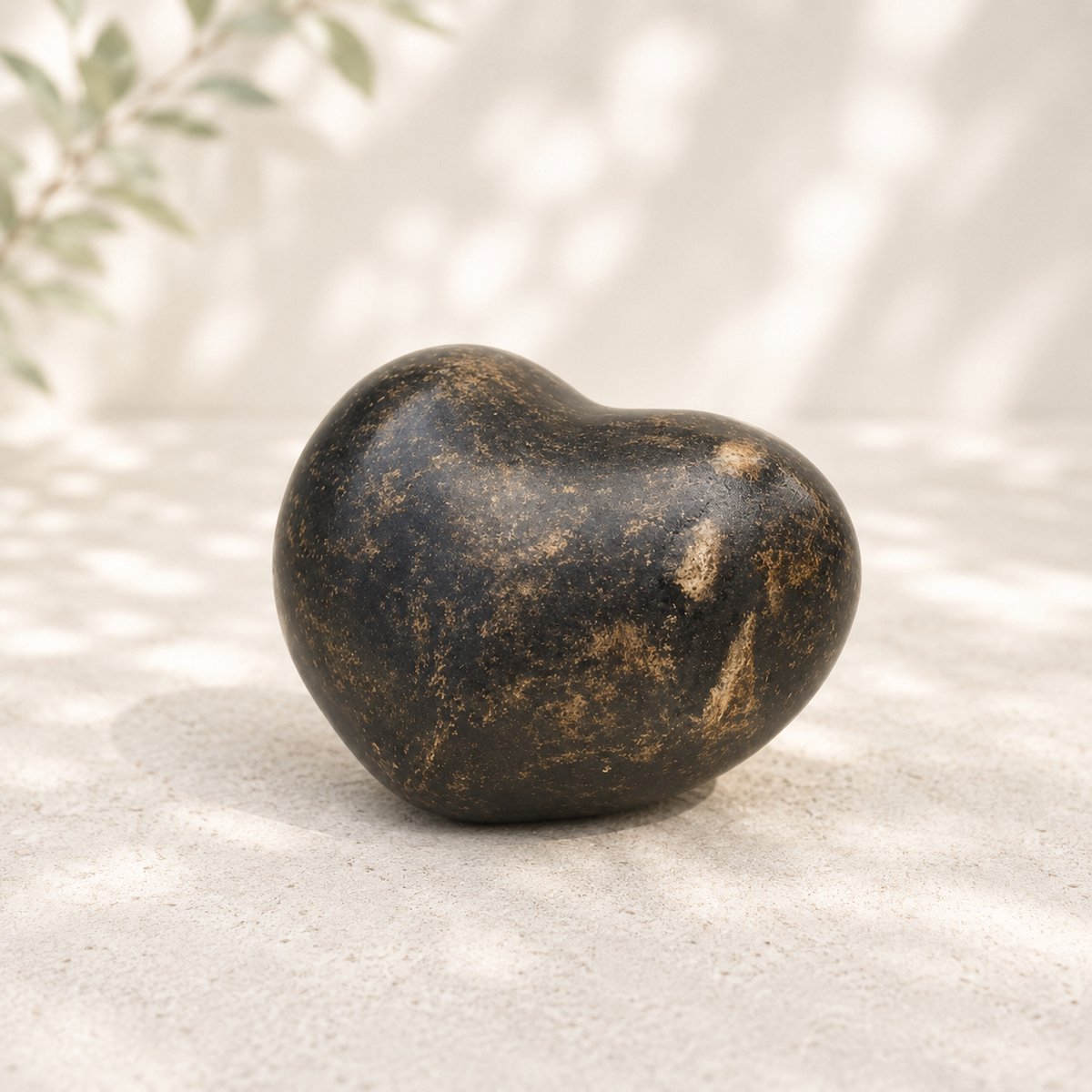 Decoratief Beeld - Bronzen Beelden: Urne Hartvorm Met Traan - Kunststof - Bronzart - Multicolor - 6 X 5 Cm