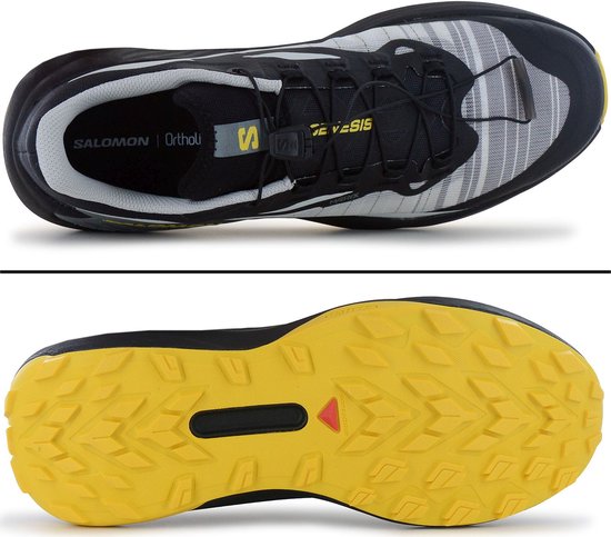 Boven- en onderkant van zwarte Salomon trailrunningschoenen met grijze en gele accenten. "Salomon" en "Ortholite" zichtbaar.