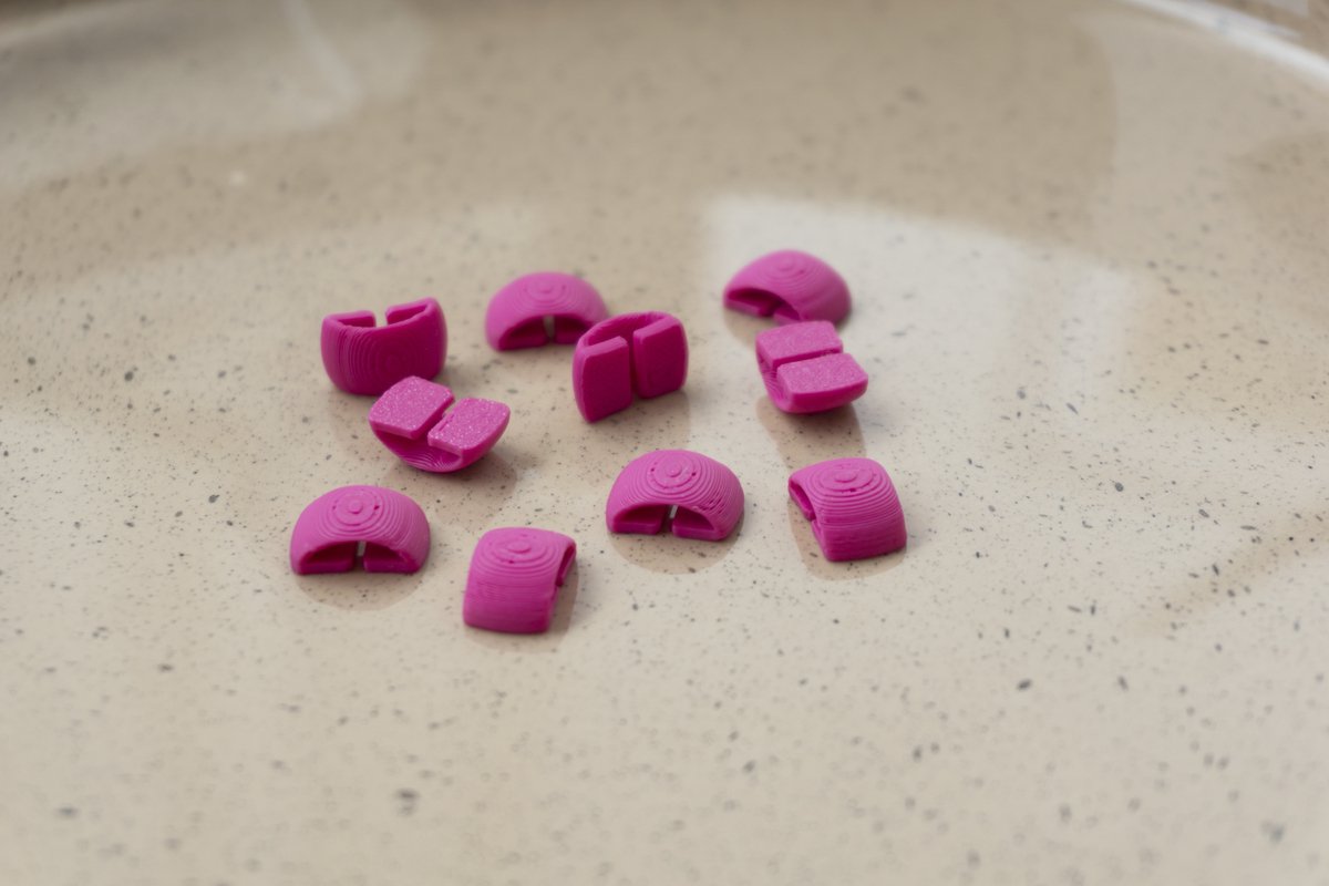 DIY bevestiging/ flatback om een haar elastiek te maken (magenta)