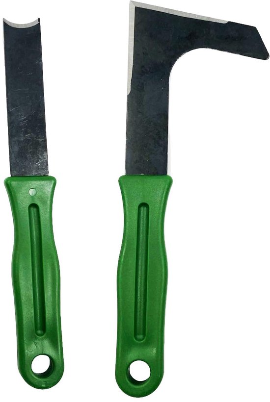 Twee onkruidstekers met groene handvatten: één met een platte, gebogen punt en één met een rechte, ingekerfde punt.