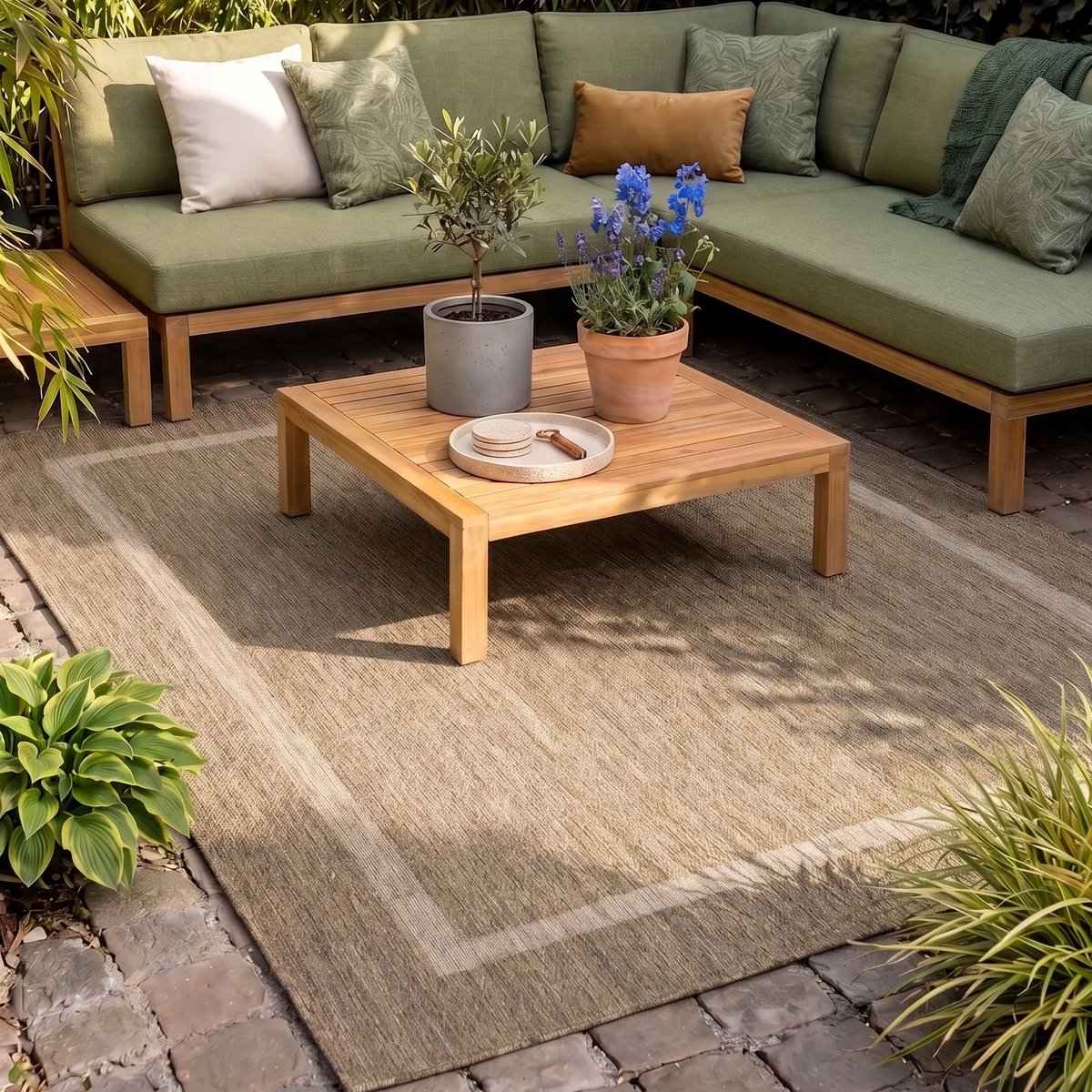 Flycarpets Capri Buitentapijt - Buitenkleed - Vloerkleed Voor Binnen & Buiten - Weer en UV bestendig - Perfect voor Balkon, Terras en Serre - Bruin - 240x340 cm
