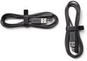 Twee zwarte Wacom USB-kabels, een met een rechte hoekconnector.