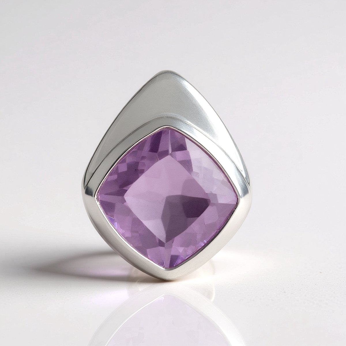 Cavill - Lavendel Amethist Hanger - 925 Sterling Zilver - Platina Geplateerd - 2,045 ct Kussenslijpsel - Elegante Monosono Collectie
