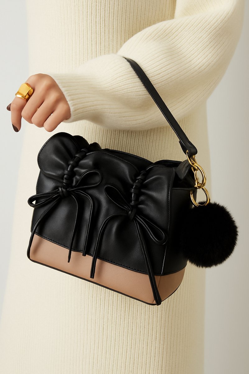 Sleutelhanger - fluffy bal - pluche - zwart