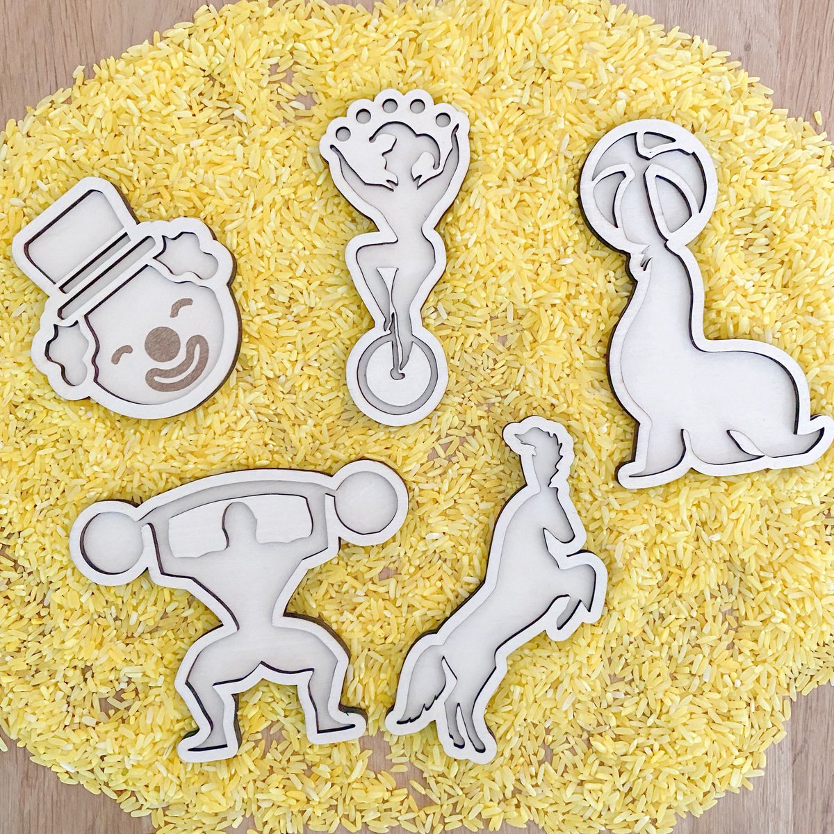 Villa Hip Circus vulvormen set - 5 Stuks - Hout - Sensorisch speelgoed l Open einde l Speeltray - Acrobaat, clown, act, paard, dieren