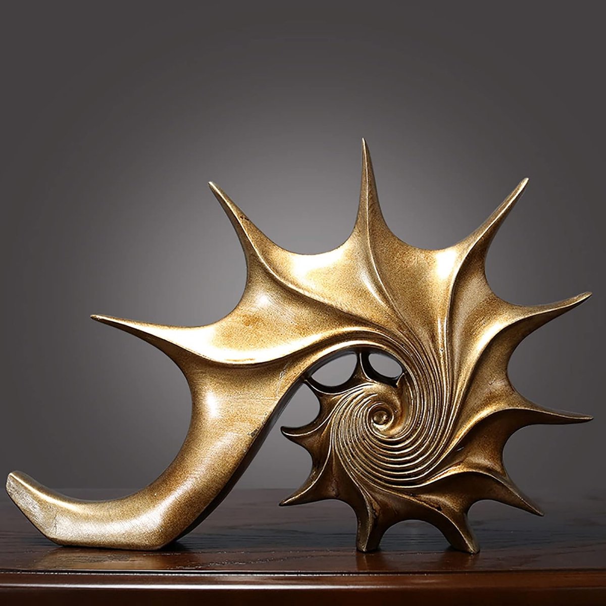 SnelShoppen - Decoratieve Schelp Sculptuur van Polyresin - Moderne Decoratie voor Woonkamer en Kantoor - 40.5 x 28 x 5.5 cm - Gouden Accent voor Stijl