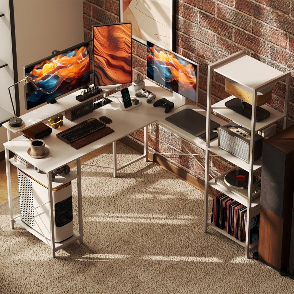 OKWISH Hoekbureau – L-vormig Bureau Met Monitorstandaard En Oplaadstation – 137 x 140 x 139,5 cm – Opbergrekken – Wit