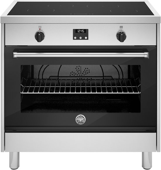 RVS fornuis met inductiekookplaat en open oven met rooster.