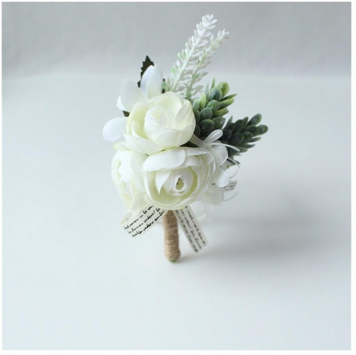 Bruidscorsage en Boutonniere - Witte Rozen en Eucalyptus