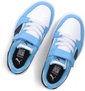 Puma sneakers in wit, lichtblauw en zwart met klittenband en veters. Tekst op binnenzool: SCAN FOR MORE. FOREVER. BETTER.