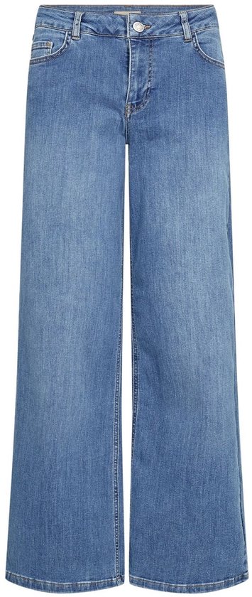 Vooraanzicht van een lichtblauwe jeans met wijde pijpen en een metalen knoopsluiting.
