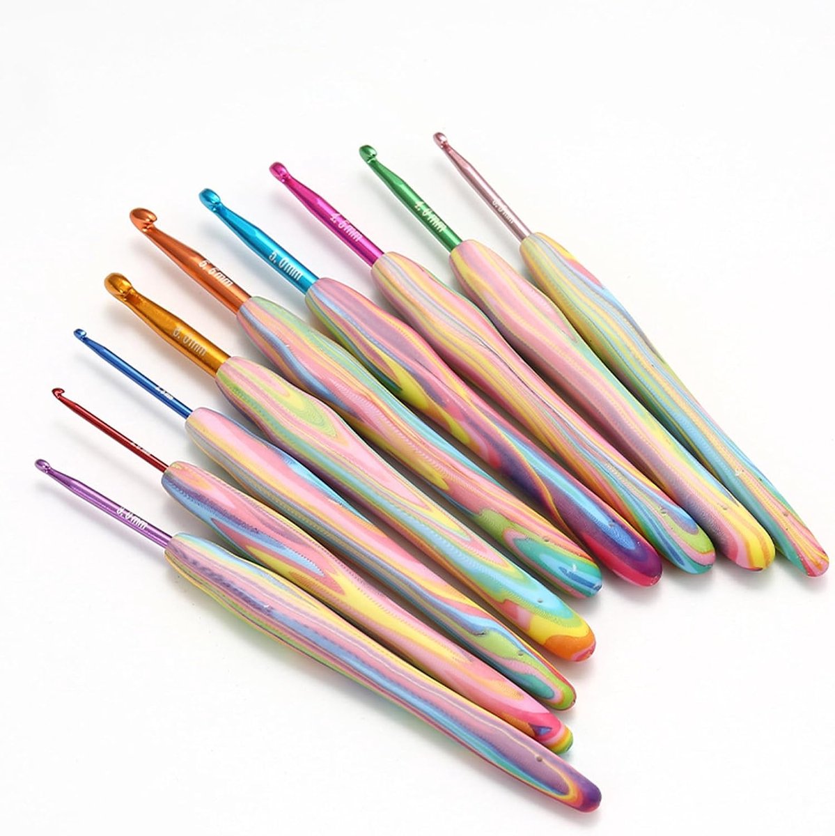 Set van 9 ergonomische aluminium haken met zachte rubberen handgrepen, haaknaalden met kleurrijke print, voor beginners en professionals, ideaal voor thuisgebruik (regenboog)