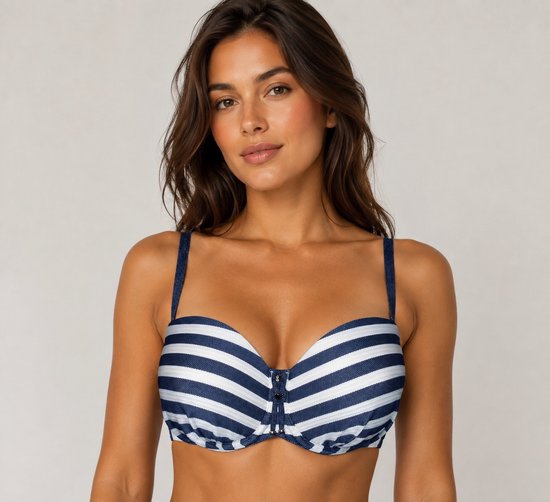 Heren bikini top in blauw met witte strepen. De top heeft verstelbare bandjes en een ritssluiting aan de voorkant.