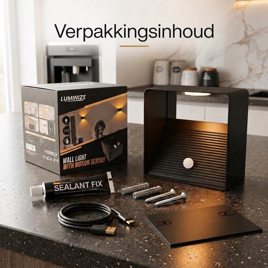 Applique murale rechargeable noire avec détecteur de mouvement, à côté de l'emballage avec divers accessoires et un manuel.