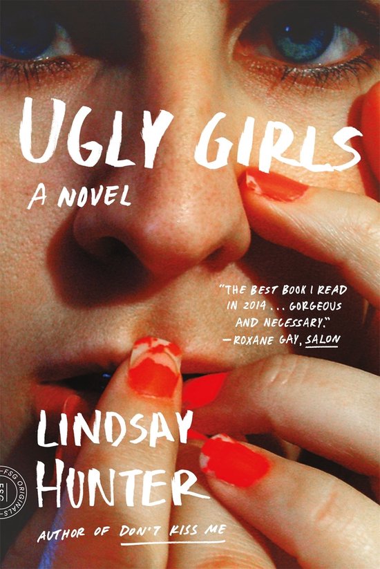 Boekcover van 'Ugly Girls' van Lindsay Hunter, met een close-up van een gezicht en rode nagellak.