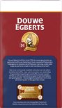 Rode verpakking van Douwe Egberts koffie met gouden logo en witte tekst. Tekst over koffie en waardepunten.