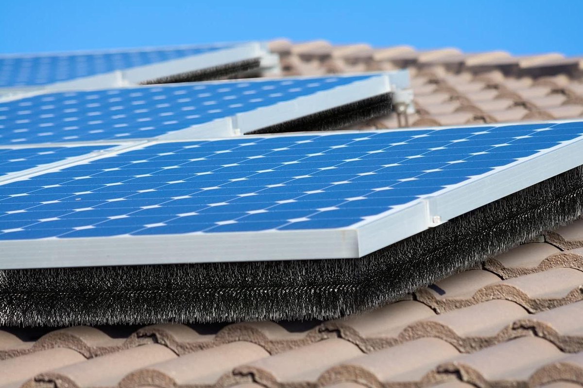 Gootborstel - Dakgootbescherming - Dakgoten Schoonhouden - UV Bestendig Materiaal - 10 meter - Zwart
