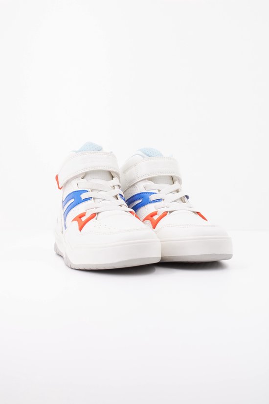 Vooraanzicht van twee witte Geox sneakers met klittenband en blauw-oranje accenten.