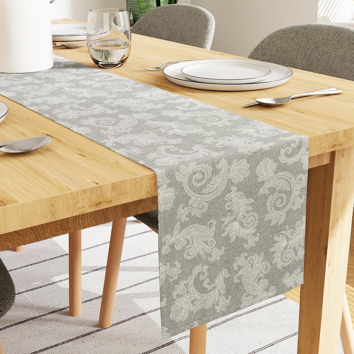 XO eettafelloper voor 4 personen | Afmeting 32x150 cm | Grijze jacquardprint met bloemenmotief op zelfgesponnen katoen | Kleurecht, machinewasbaar