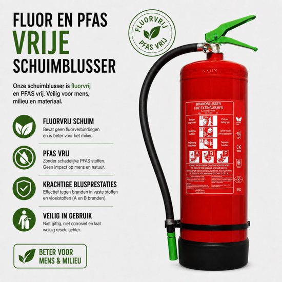 Rode brandblusser met groene hendel, met 'FLUOR EN PFAS VRIJE SCHUIMBLUSSER' tekst en eco-logo's.