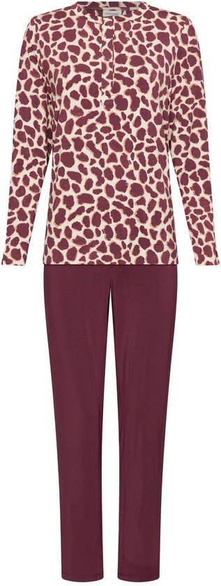 Pyjamaset van Pastunette met bordeaux-creme dierenprint top en effen bordeaux broek.