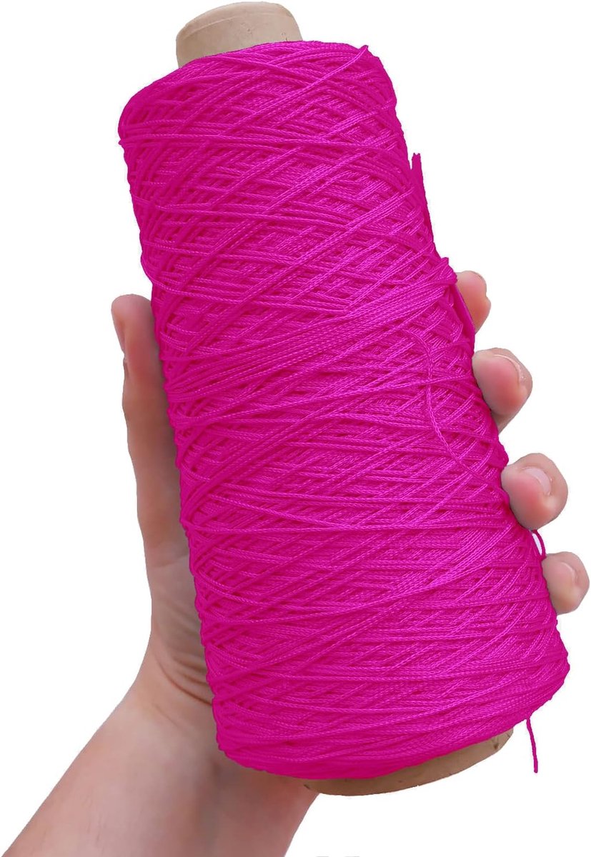= Cuquillo Kegel. Draad Voor Tricot en Haken. Samenstelling Rayon 100%. 1 Conus van 200 Gram en 600 Meter - (Fuchsia)