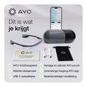 AYO+ lichttherapiebril, pouch, oplaadkabel en handleiding op een witte achtergrond.