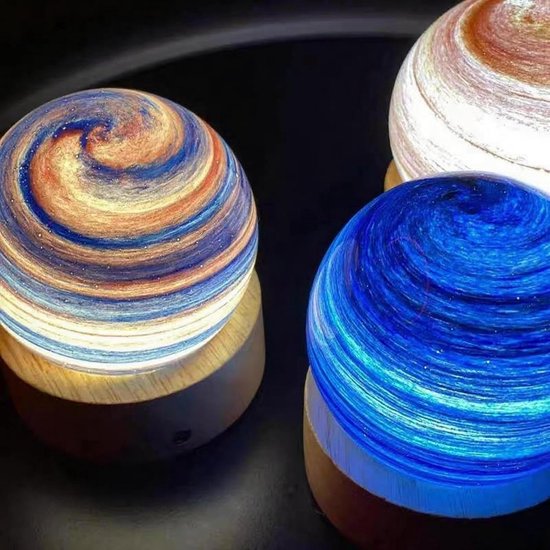 Sterrenhemel oplaadbare touchscreen planetenlamp - Glazen nevel nachtlampje - Nachtlampje met houten voet - Decoratief cadeau voor op het bureau in de slaapkamer - 8*8*8 cm — afbeelding 2