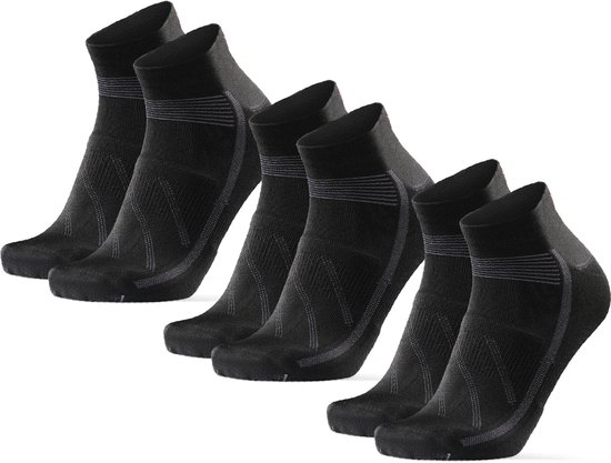 Trois paires de chaussettes de cyclisme noires basses avec des rayures grises et un motif en losange.
