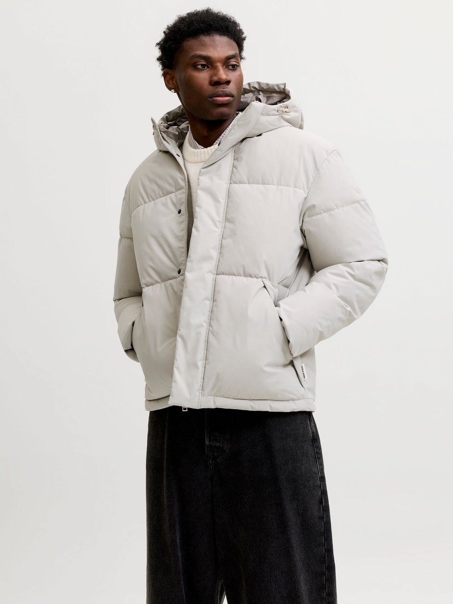 JACK & JONES - JJESOHO PUFFER HOOD AW26 SN Heren Jas