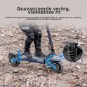 Gedetailleerde weergave van de veercomponenten van de grijze Ausom DT2 Pro elektrische scooter, afgebeeld in een rotsachtige omgeving.