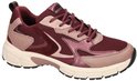 Burgondische sneaker met roze en beige accenten, vetersluiting, opengewerkte zijkant.