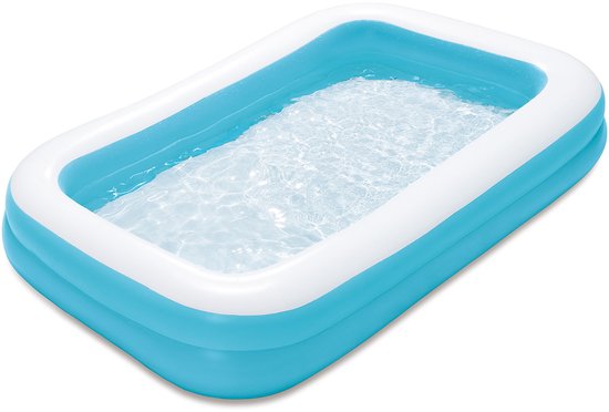 Blauw en wit opblaasbaar rechthoekig zwembad met helder water.