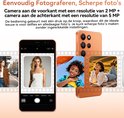 Twee oranje smartphones met camera's, naast foto's genomen met een 5 MP camera.