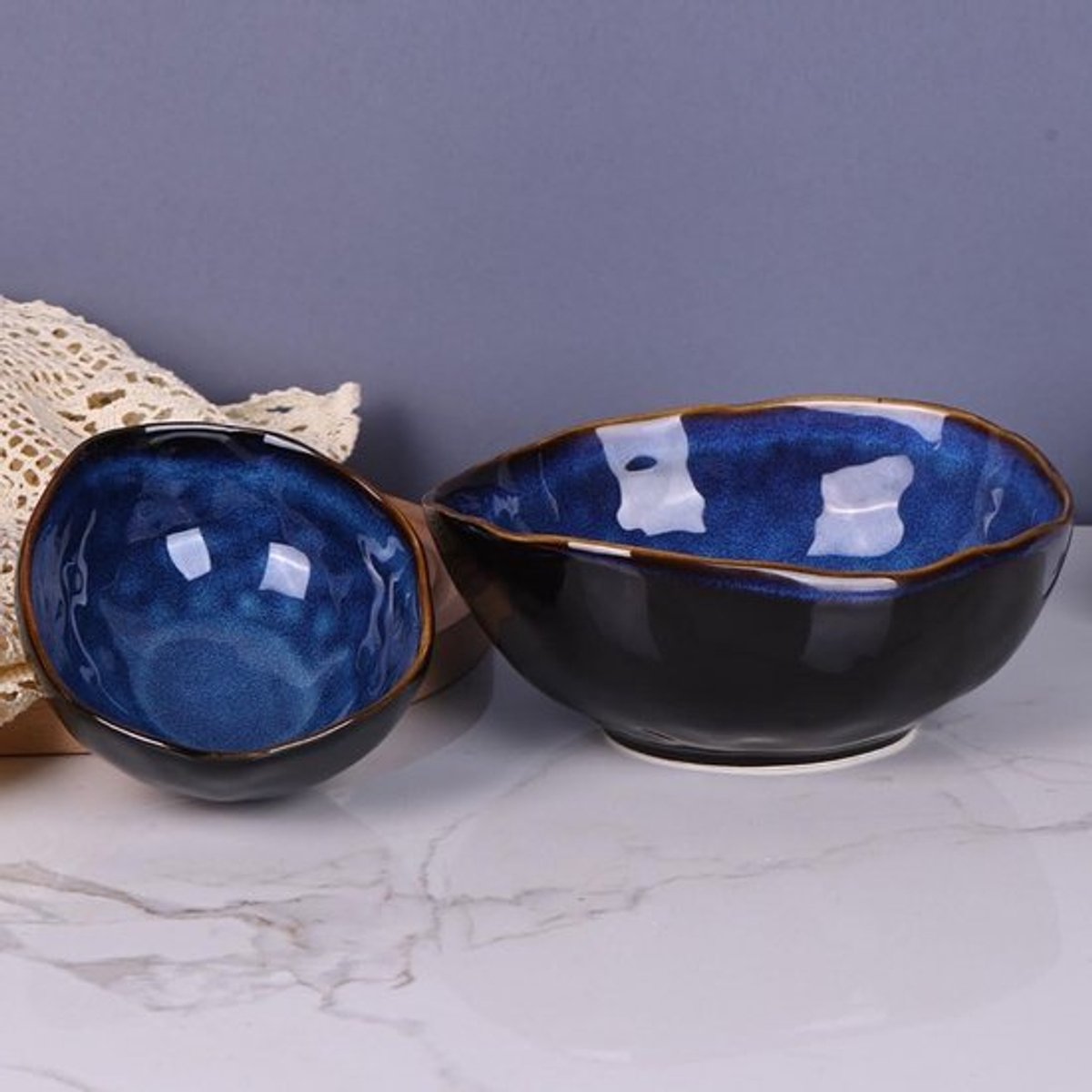 Decoratieve Blauwe Keramische Schaal van 20 cm - Uniek Design voor Interieur en Tafeldecoratie