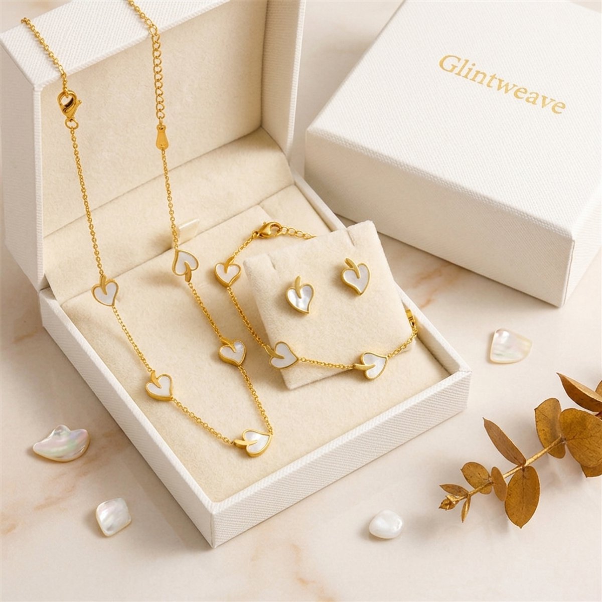Glintweave – Roestvrijstalen Sieradenset met Schelp Hartjes – 18K Verguld – Ketting, Armband & Oorstekers – Dames – Goud/Wit