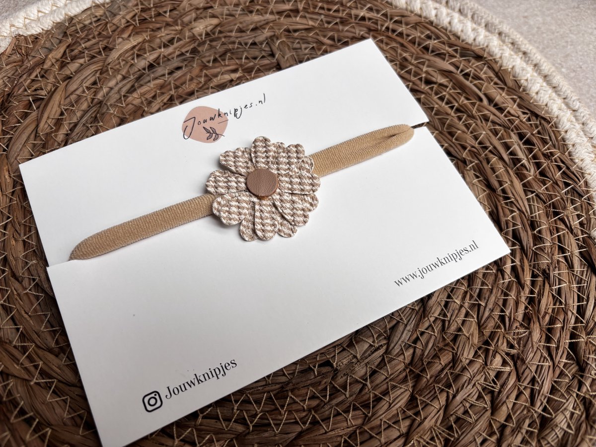Baby haarband bloem beige - Baby haaraccessoires - Baby meisjes haarbandjes - Newborn haarbandjes -Baby Haarbandje - Kinderhaarband - babykleding - baby haarband - baby meisje - meisjes - baby kleding - hoofdband baby - haarband