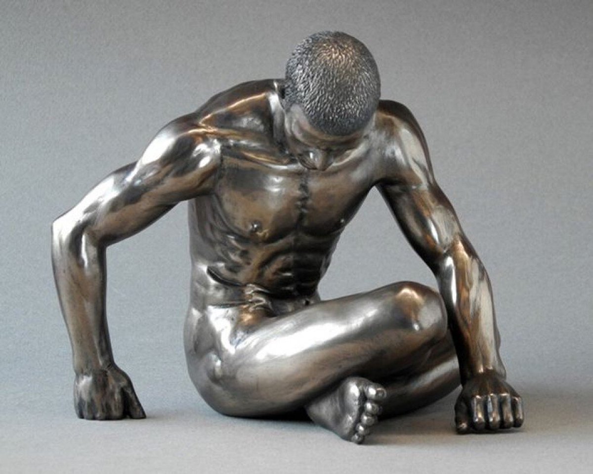 Beeldje brons - Zittende man in kleermakerszit - 16 cm hoog