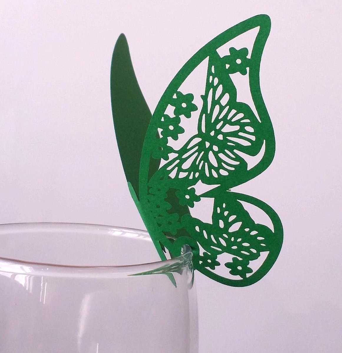 25 stuks vlindertrechterlier, tafelkaarten, naamkaarten, glazen hangers, muurstickers voor tafeldecoratie, bruiloft, feest, huisdecoratie, vlinder, tafelkaarten, laserplaatskaarten, naamkaarten, groen