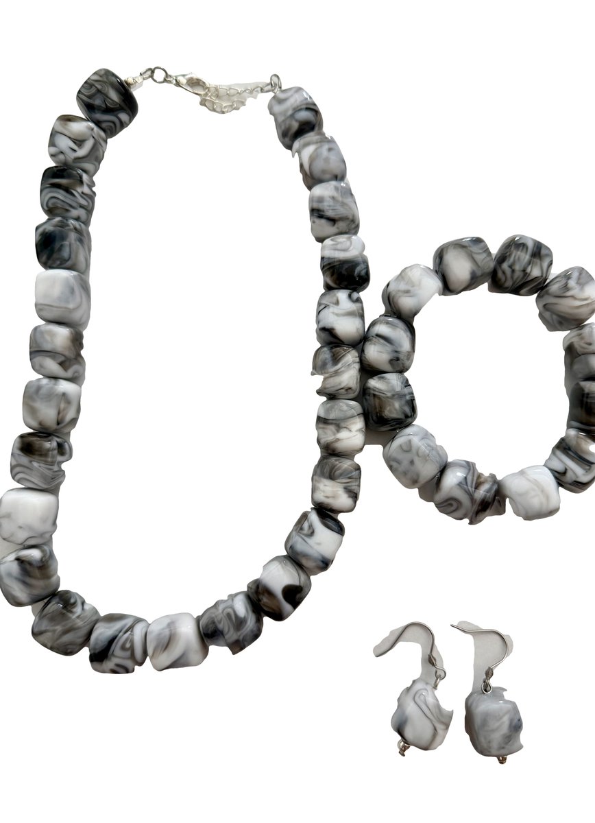Petra's Sieradenwereld - Sieradenset 3D ketting zwart wit marble(ketting, armband en bijpassende oorbellen) (1145)
