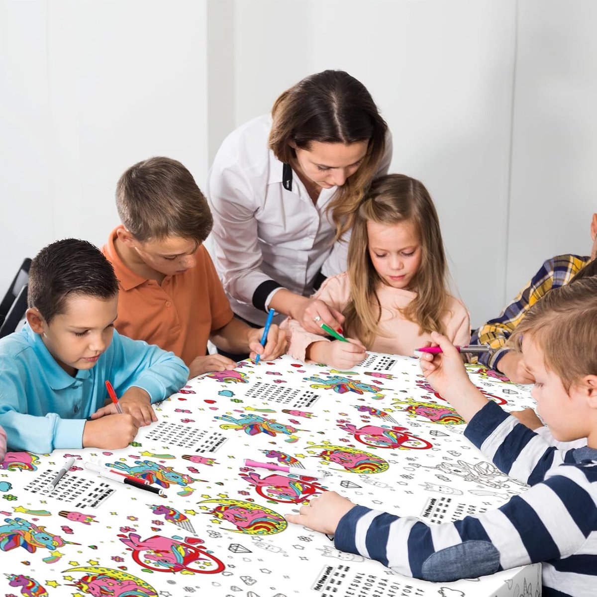 Tafelkleed voor kinderen 137x274cm - Rechthoekig - Eenhoorn design - Creatief kleurplezier - ShopVlot