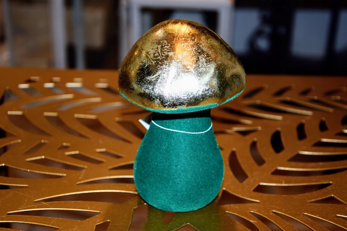 Groene Fluwelen Paddenstoel Decoratie met Gouden Kap - 14 cm