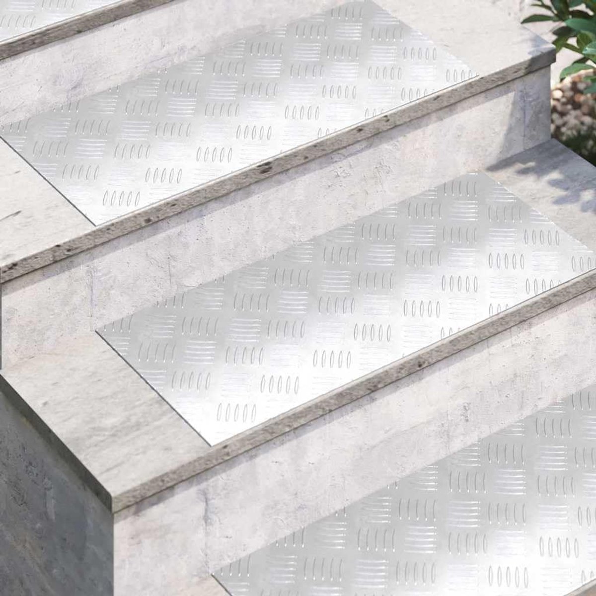 Trap Treden 4 Stuks 70x30 cm Zilver | Antislip checkerplate patroon, voor binnen en buiten, duurzaam en lichtgewicht