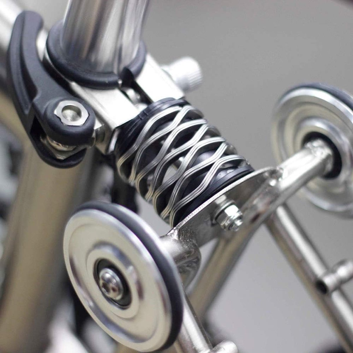 Fietsvering achter - Super lichtgewicht 120g - Titanium bout + dekking - Verbeterde schokabsorptie voor Brompton - ShopVlot