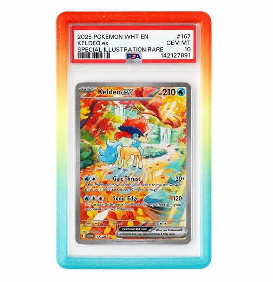 Een PSA-gecertificeerde Keldeo EX-kaart in een hoesje met regenboogkleurige glitterrand.