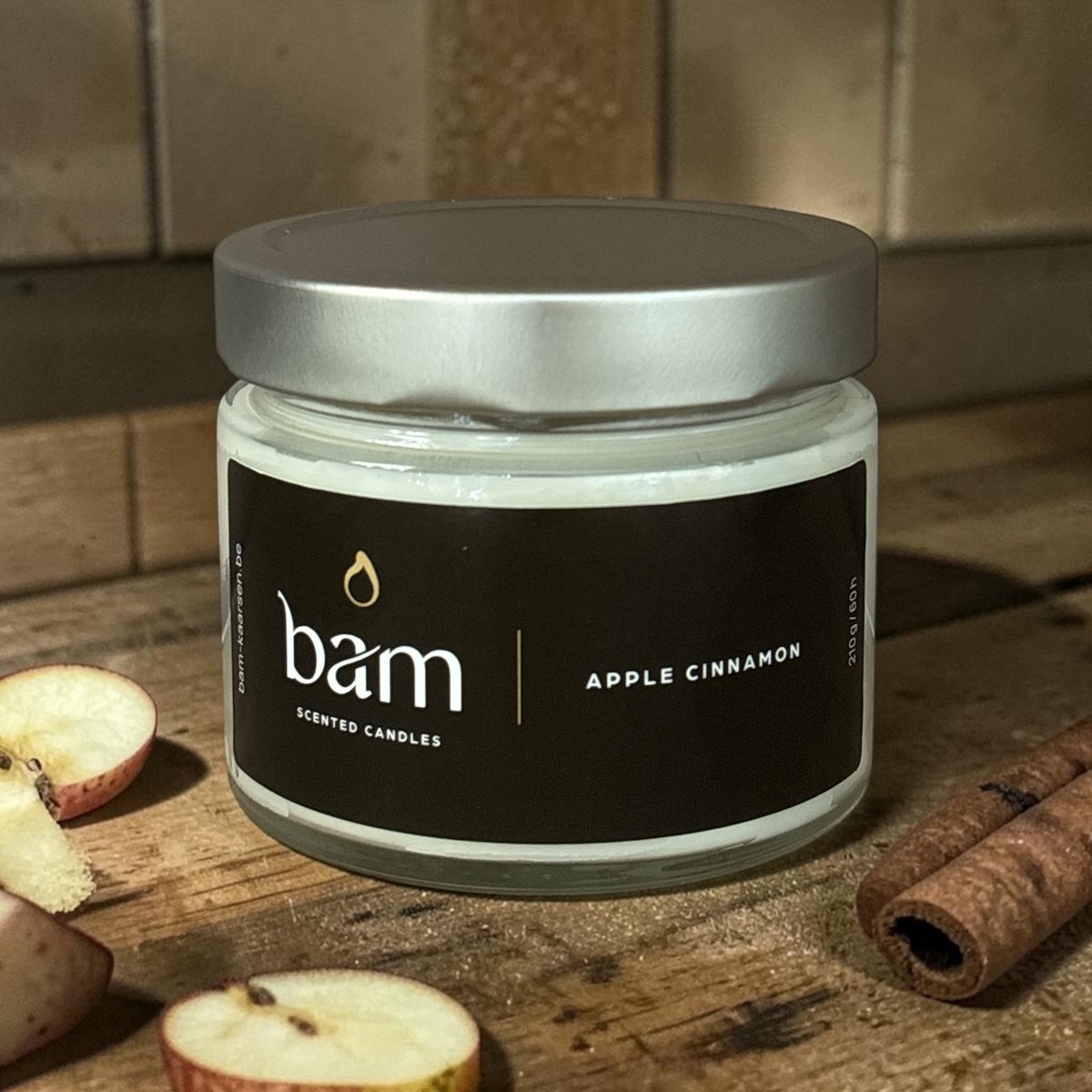 Bam Apple Cinnamon Geurkaars – Basic Collection Medium – 50 Branduren – 210 g – Zonnebloemwas – Vegan - Appel Kaneel